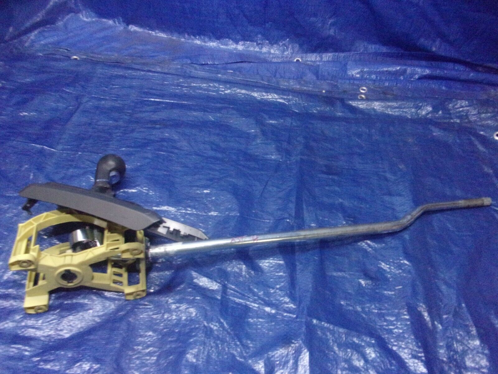 2005 Vauxhaul Astra gearlinkage.jpg
